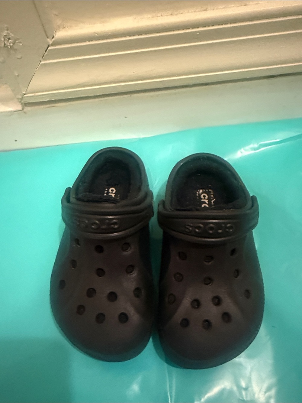 CROCS Kids Black Fleece Lined Classic Clog with Heel Strap Size 8/9c